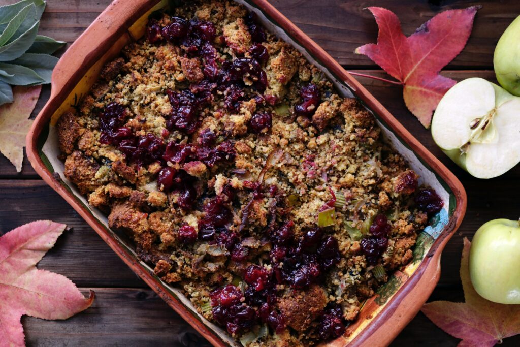 A tray of apple crumble with apples next to it
