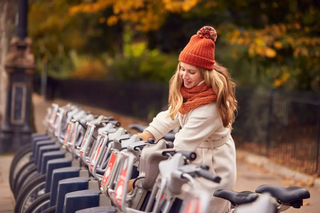 A woman hiring the red Santander Bike
