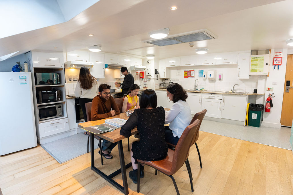 GPS_students_in_kitchen – International Students House – international students house students in a communal kitchen